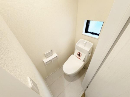 �g�C�� 1�E2�K�Ɋ�������Ă���A���G����ł��܂��B
