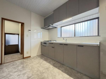 �L�b�`�� �V�i�����ς݂̃L�b�`������������̂Ŋ��C�����Ȃ��痿���ł��܂��B