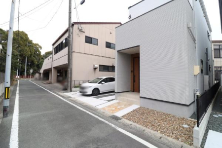 �O�ʓ��H�܂ތ��n�ʐ^ -