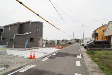 �O�ʓ��H�܂ތ��n�ʐ^ �O�ʓ��H�ƒ��ԏ�̗l�q