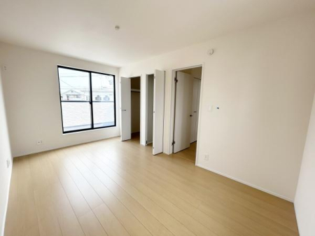 �m�� �o���R�j�[����g���Ȍ����������ݕ������Ƃ炵�܂��B
�����t���̃N���[�[�b�g������A�����̕Еt�����X���[�Y�ɍs���܂��B
