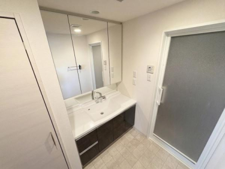 ���ʑ�E���ʏ� �������X�y�[�X���m�ۂ��ꂽ���ʏ��́A�Ƒ����������ƒ�ł��X�g���X�Ȃ����p�ł���̂����͂ł��I
���f�ڎʐ^��AI���H�ɂ��Ƌ�E�����p�i�����������Ă��܂��B