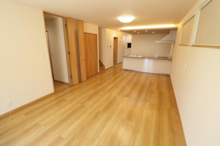 ���r���O -