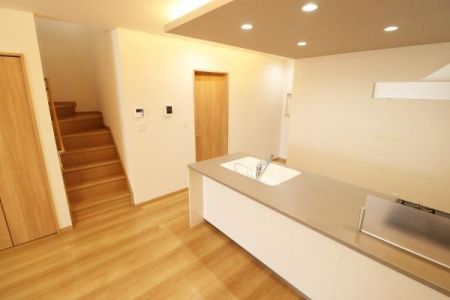 ���r���O -