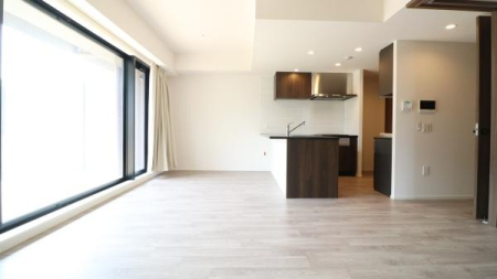 ���r���O ��������郊�r���O