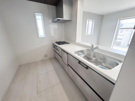 �L�b�`�� �_�C�j���O�ƃ��r���O�ɂ��邲�Ƒ����A�L�b�`�����猩�n���₷���̂ŁA�R�~���j�P�[�V���������₷���ł��B
�������H���t���I
