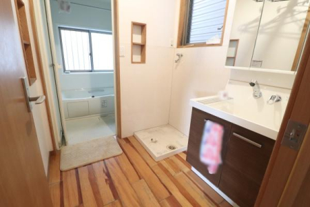 ���r���O -