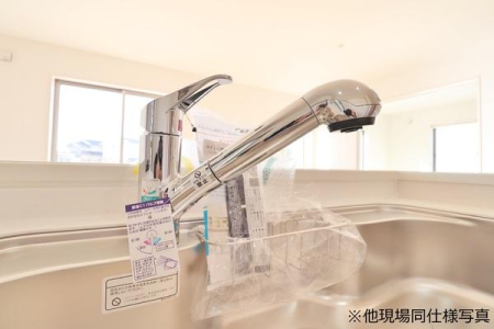  �y�򐅊�����^�n���h�V�����[�z
�֌��̐�[�Ɏ����N���[�j���O�@�\�t���̏򐅊������B�򐅊킲�ƃz�[�X�������o����̂ő|�����y�X�ł��B