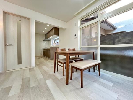 ���r���O -