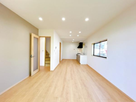 ���r���O �L�X�Ƃ����J�������ӂ�郊�r���O�ł��B������芰����[���ȍL��������܂���