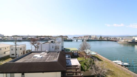 �Z�˂���̒��]�ʐ^ �ŏ�K����̒���