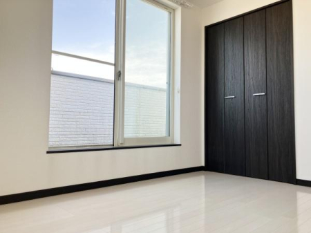 �m�� �y�RF�m���z�R�e�m���͂Q�����Ƃ��o���R�j�[�ɖʂ��Ă��܂��I
�o���R�j�[�Ɋ��������󕨂����̂܂ܕ����̃N���[�[�b�g�ɂ��܂��c�Ƃ������������ǍD�ł���