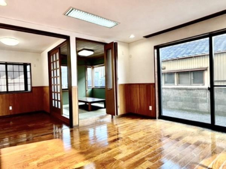 ���r���O -