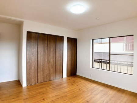 ���r���O -