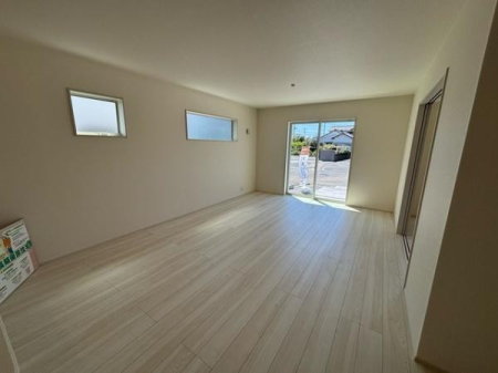 ���r���O -