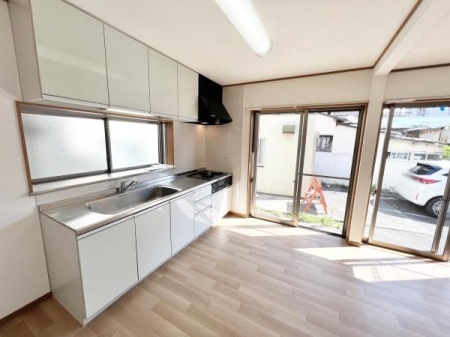 �L�b�`�� ���[�N�g�b�v���ɂ͑�e�ʂ̎��[�I�����΂钲�����̏o��������X���[�Y�ɍs���܂���
