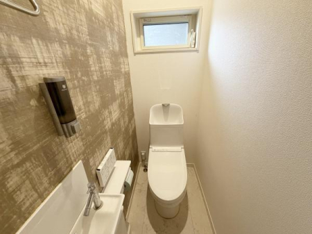 �g�C�� 1�E2�K�Ɋ�������Ă���A���G����ł��܂��B
