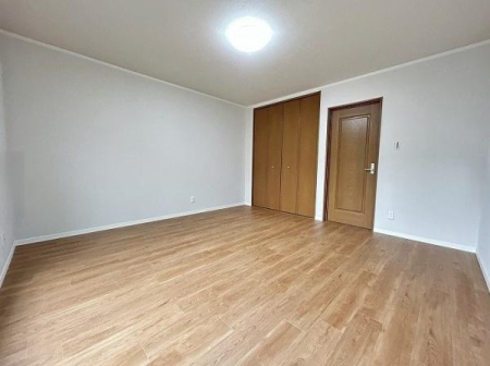 �m�� 2�K�m����������8��